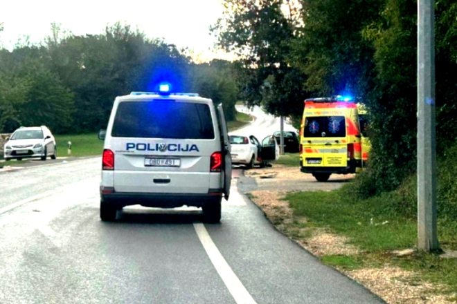 Sletio s ceste i udario u zid: Dvoje putnika teško ozlijeđeno kod Svetog Lovreča, vozač je uhićen!