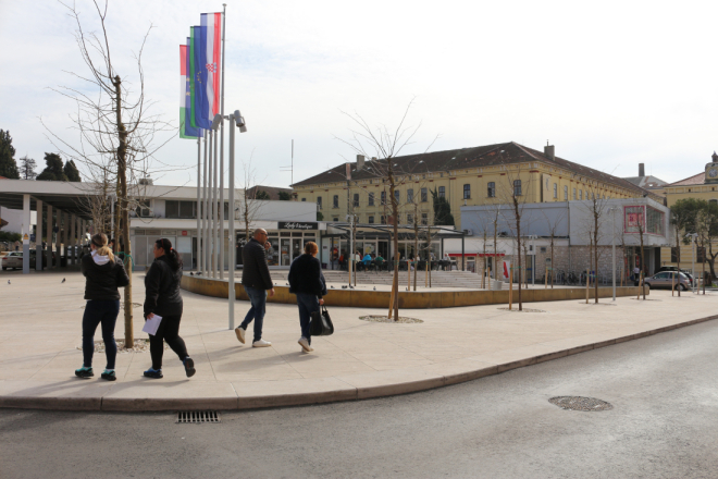 Vraćaju se klupe na rovinjsku Lokvu