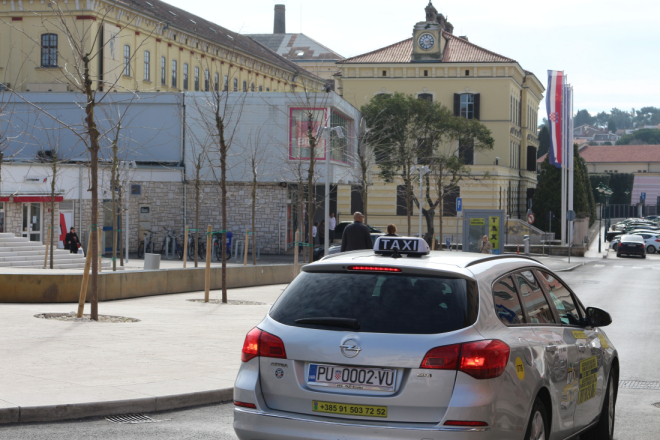 Taksi vozači moraju imati kartice od lipnja! Do danas podneseno tek oko 5 tisuća zahtjeva