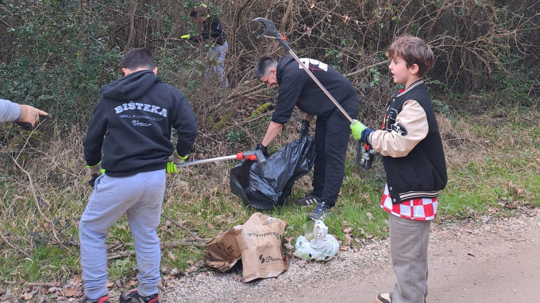 FOTO: Velika eko akcija u Vrsaru – volonteri čistili područje oko Paradisa i Limskog kanala