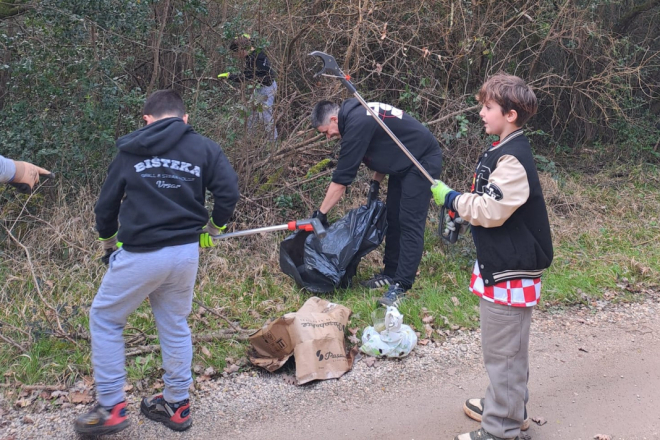 FOTO: Velika eko akcija u Vrsaru – volonteri čistili područje oko Paradisa i Limskog kanala