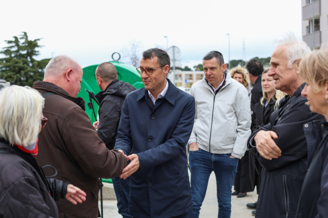 Braille oznake na spremnicima za otpad: Pula predstavila projekt za veću pristupačnost osobama s oštećenjem vida