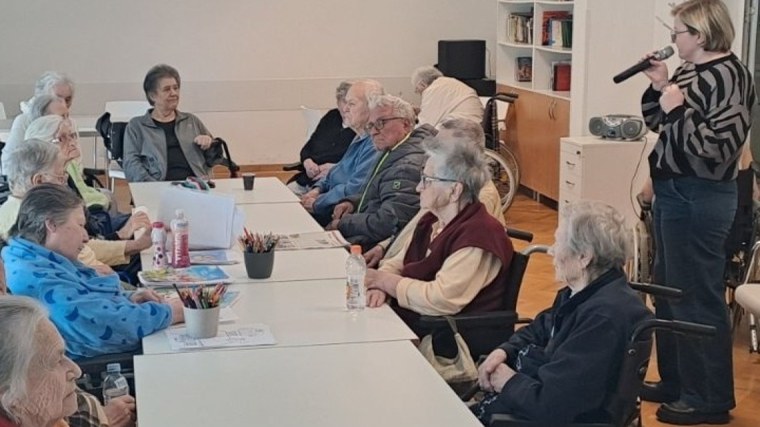 'Knjiga za lijek' - Tjedan istarskih knjižnica započeo susretom u rovinjskom Domu za starije