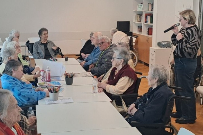 'Knjiga za lijek' - Tjedan istarskih knjižnica započeo susretom u rovinjskom Domu za starije