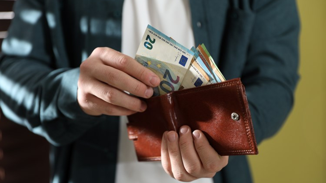 Prosječna plaća premašila 1500 eura, ali kakva je zapravo stvarnost? Evo tko zarađuje najviše, a tko najmanje