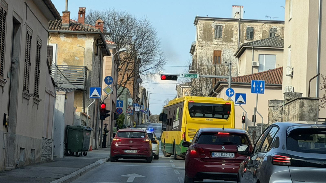 Pula: Sudar kamiona i automobila na križanju s Vukovarskom, policija traži svjedoke!