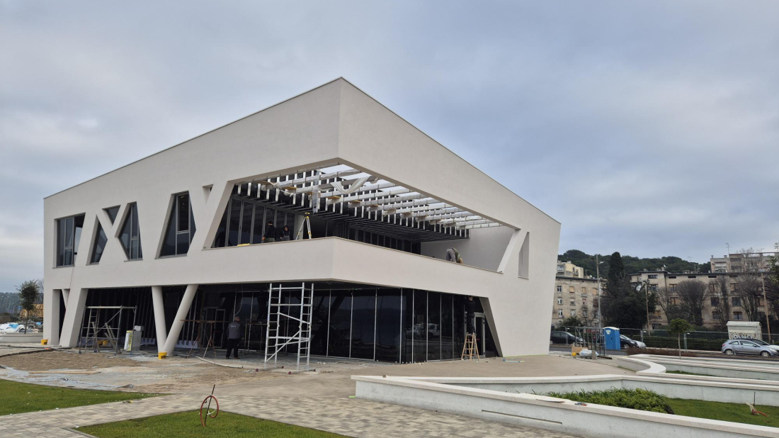 Daje se u najam top lokacija na pulskoj rivi: Traži se ugostitelj za novu zgradu