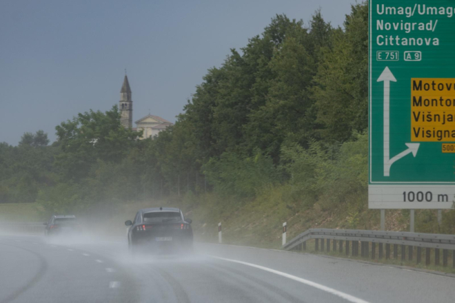Stiglo pogoršanje vremena! Na Pazinštini tuča, diljem Istre udari munja i jaka kiša