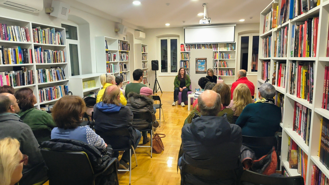 U rovinjskoj knjižnici predstavljena knjiga „(Post)koronske priče“ Vanese Begić