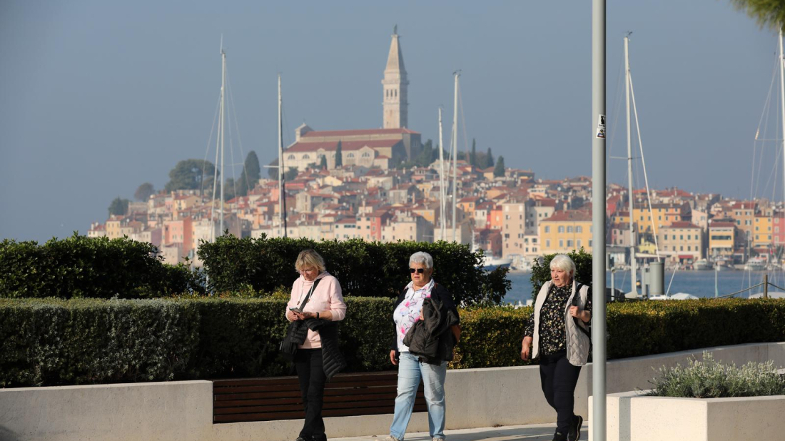 Gotovo 2000 rovinjskih umirovljenika dobilo uskrsnicu: Grad osigurao i pakete pomoći
