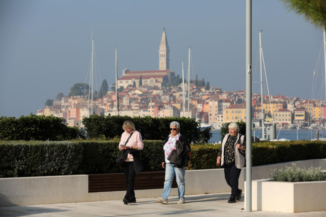 Gotovo 2000 rovinjskih umirovljenika dobilo uskrsnicu: Grad osigurao i pakete pomoći