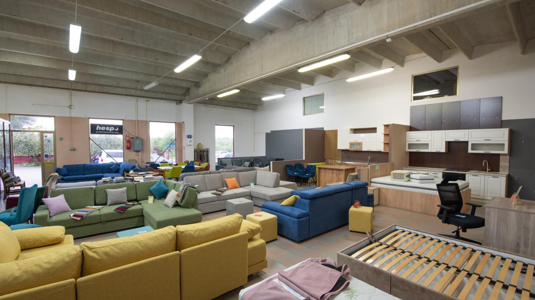 U Poreču noćas izgorjelo skladište i trgovina namještaja