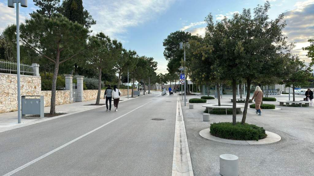 Noćna krađa u Rovinju: S automobila skinuo dva e-bicikla i nestao!