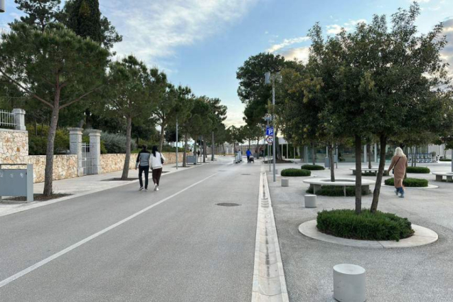 Noćna krađa u Rovinju: S automobila skinuo dva e-bicikla i nestao!