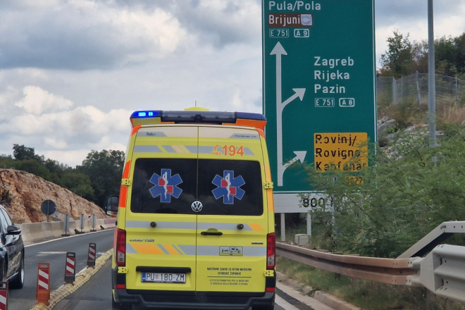Teška nesreća kod Višnjana: Vozačica (80) oduzela prednost, zadobila je teške ozljede!