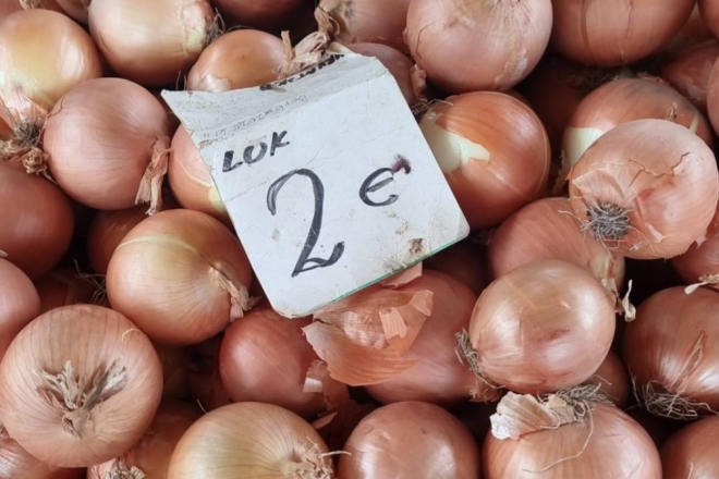 Evo što se zapravo prodavalo na tržnicama pred Uskrs!