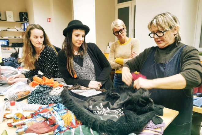 U Puli radionica preoblikovanja odjeće: stare majice postaju novi komadi