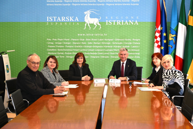 Istarska županija ulaže u starije: potpisani ugovori za pomoć u kući i dnevne aktivnosti