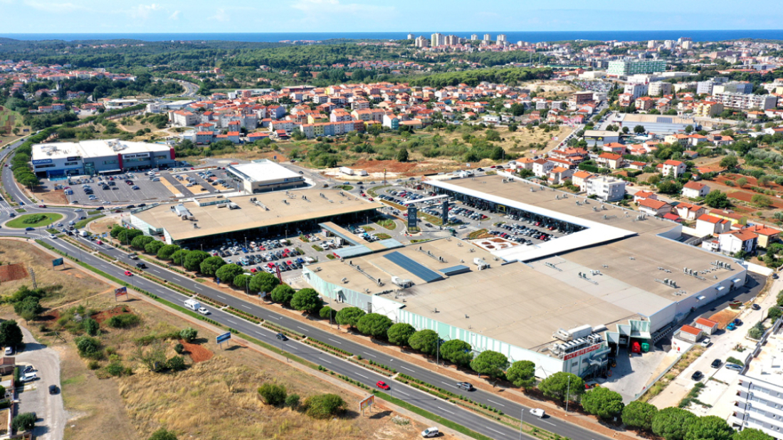 PALA NA IZLAZU: 24-godišnjakinja krala po trgovini pa je zaustavio zaštitar