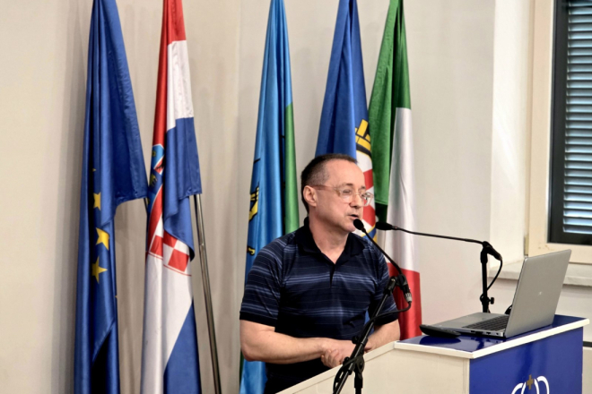 “MI SMO NASTRANA I RASISTIČKA DRŽAVA! 50% poslodavaca su čudovišta, radnici rade 300 sati za 850 eura”