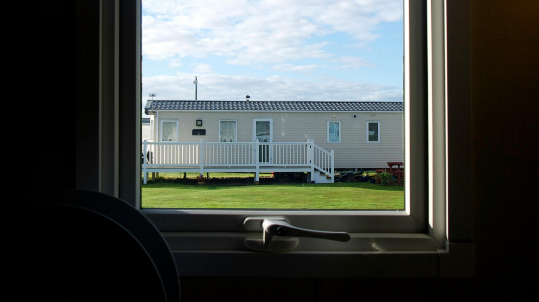 PROVALIO I „USELIO“ U MOBILNU KUĆICU: Na Verudeli zatečen 27-godišnjak