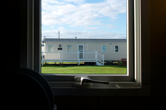 PROVALIO I „USELIO“ U MOBILNU KUĆICU: Na Verudeli zatečen 27-godišnjak