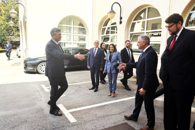 FOTO: Premijer Plenković s ministrima stigao na sastanak sa županom Miletićem
