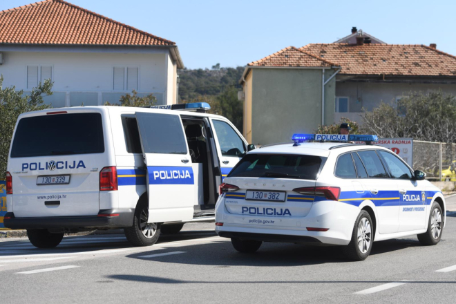 Bježao policiji u Vinežu pa odbacio drogu: Mladom recidivistu prijeti zatvor