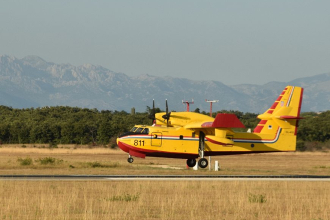 Helikopteri, kanaderi i brojni vatrogasci u akvatoriju kod Brijuna, evo o čemu je riječ