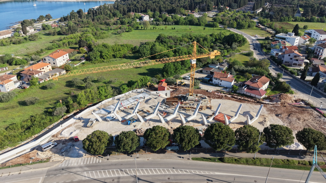 FOTO: Rovinj – radovi na kolodvoru napreduju: završeni ključni betonski zahvati i temelji objekta