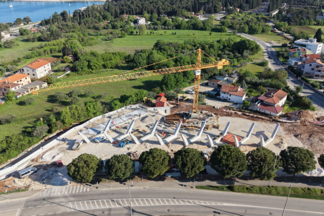 FOTO: Rovinj – radovi na kolodvoru napreduju: završeni ključni betonski zahvati i temelji objekta