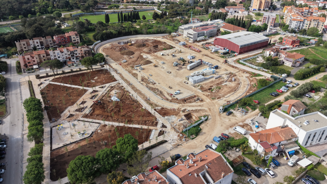 FOTO: Sve jasnije konture važnog projekta u Rovinju: Stižu atletska staza, igrališta i veliki zeleni park