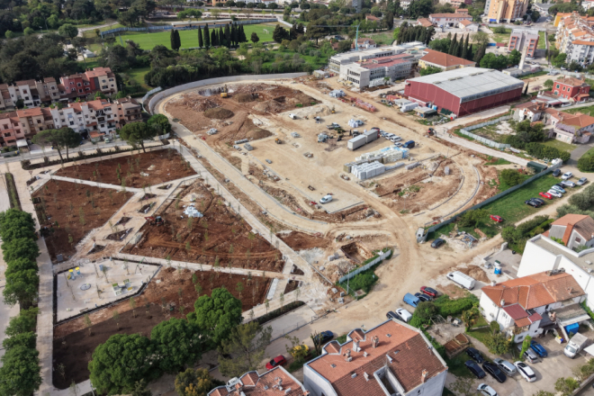 FOTO: Sve jasnije konture važnog projekta u Rovinju: Stižu atletska staza, igrališta i veliki zeleni park