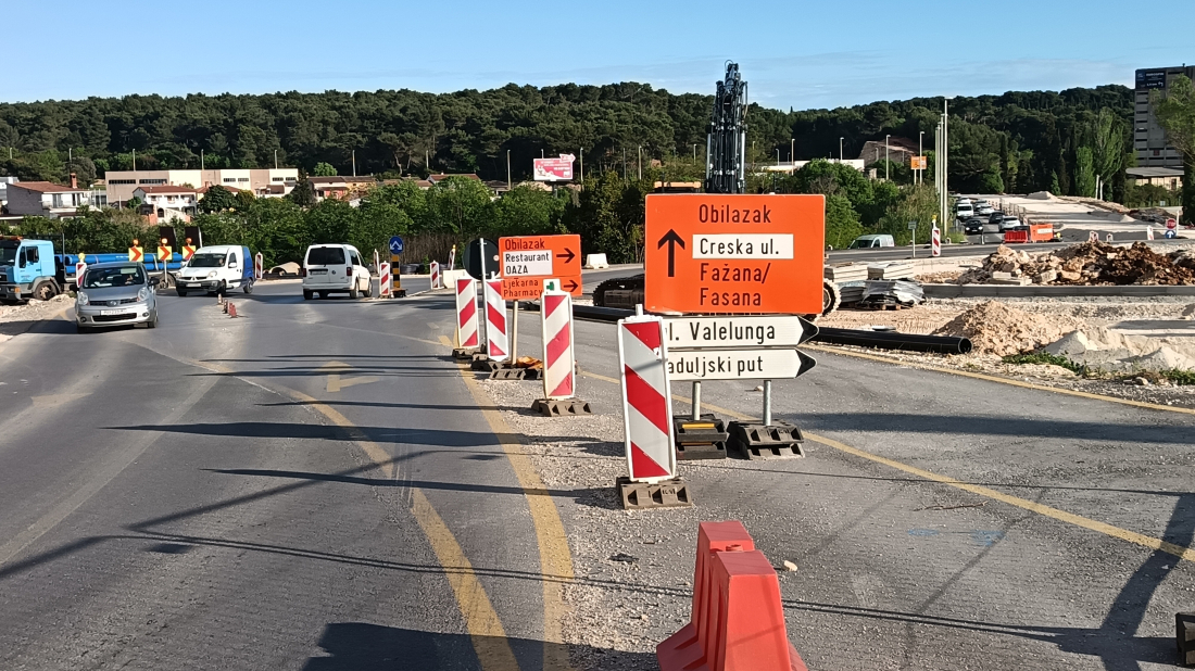 Turisti lutaju zbog radova: Putokazi ne vode do hotela u Puli