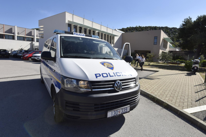 Doznajemo: Dojave o bombama u školama diljem Istre bile su lažne, no provjere još traju!