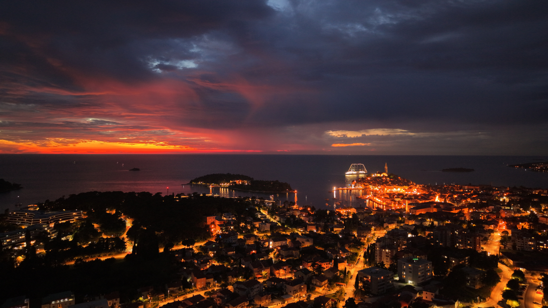 Rovinj večeras slavi ljubav: Glazba na pet pozornica i čarolija pod zvijezdama