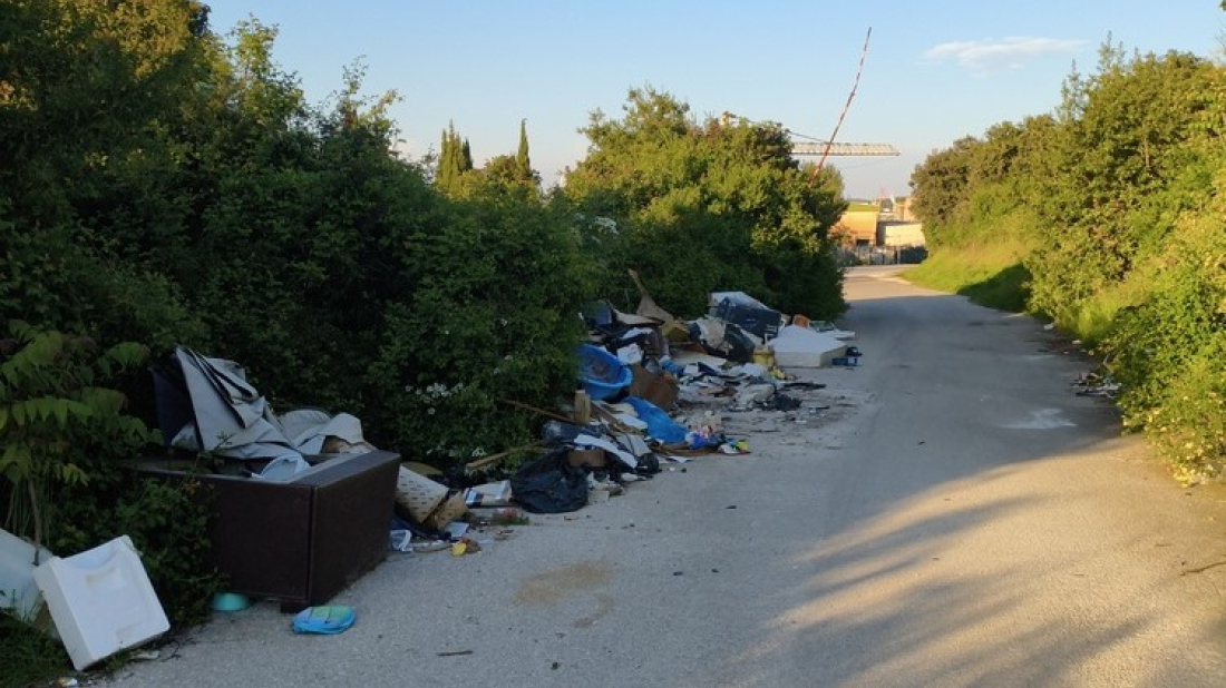 Sramota u Puli: Novo divlje odlagalište otpada zgrozilo građane