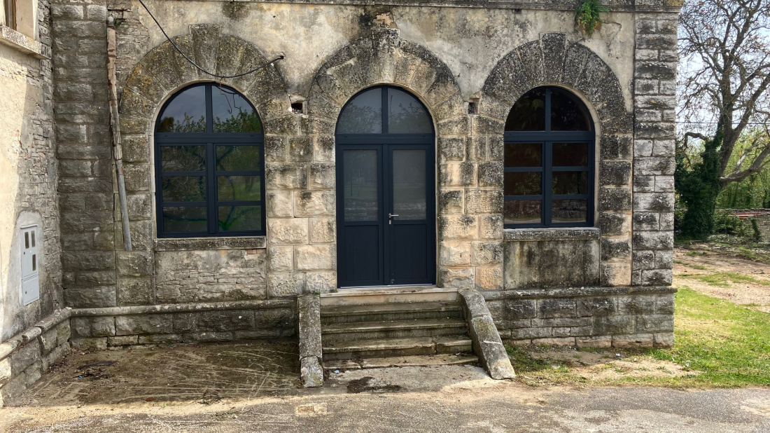 Stara škola u Muntrilju ide u obnovu: potpisan ugovor vrijedan više od 137 tisuća eura