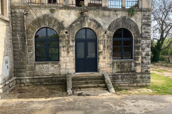 Stara škola u Muntrilju ide u obnovu: potpisan ugovor vrijedan više od 137 tisuća eura