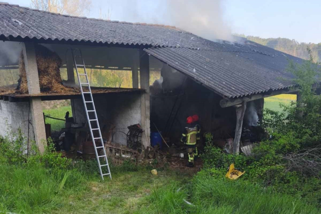 Požar u Pazinskim Novakima: Izgorjela štala, sumnja se da je požar podmetnut!