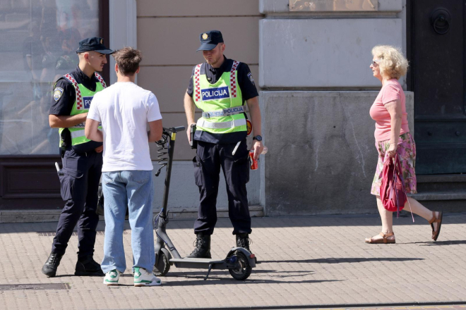 Policija u Puli oduzela romobil 20-godišnjaku!