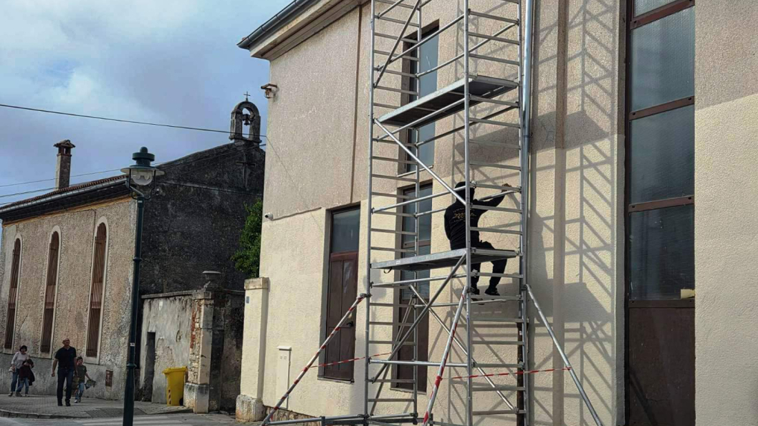 Rovinj dobiva veliki mural na Pionirskom domu: Portugalski umjetnik već krenuo s oslikavanjem