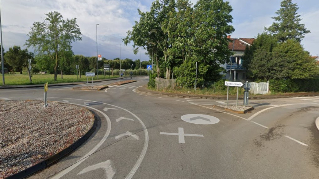 Pijani Slovenac sletio u dvorište i zabio se u stablo
