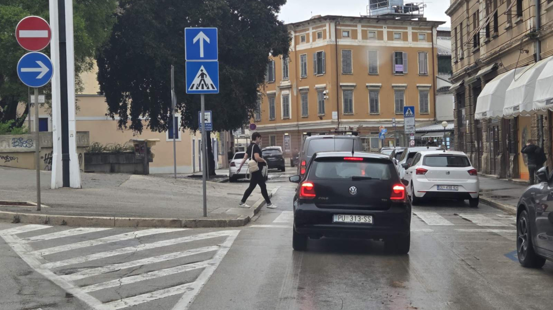 Policija u Puli traga za 16-godišnjakinjama