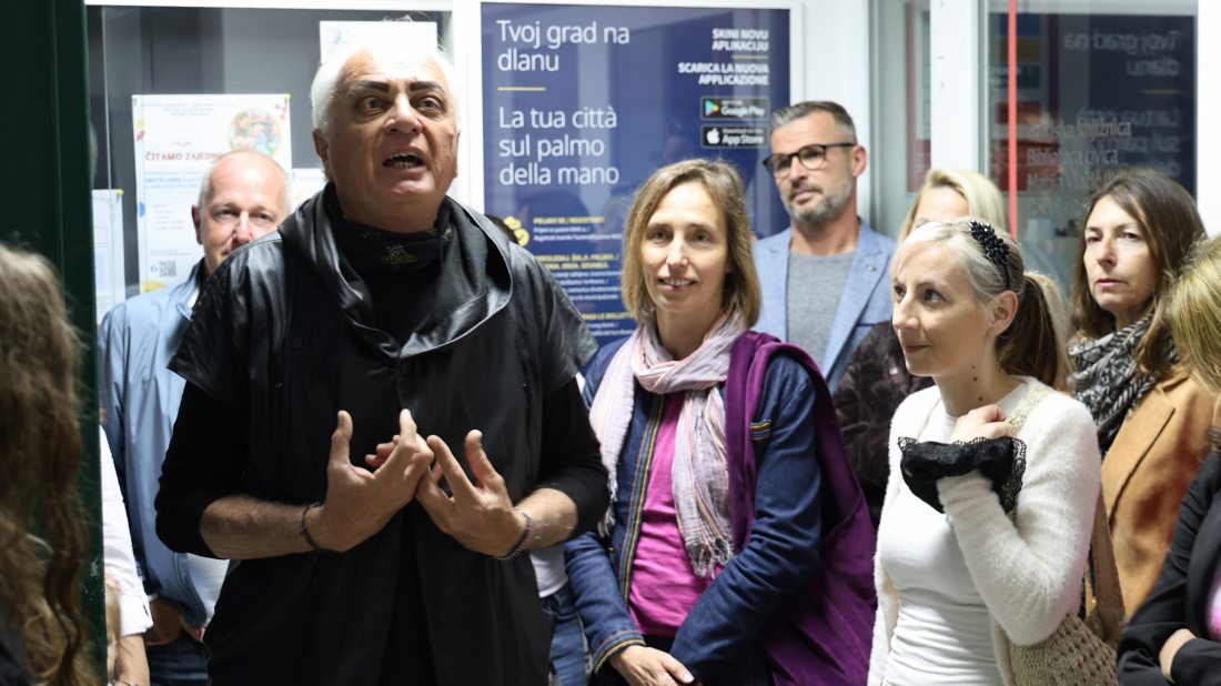 FOTO Rovinj živio poeziju: Večer emocija, sjena i umjetnosti spojila sve generacije