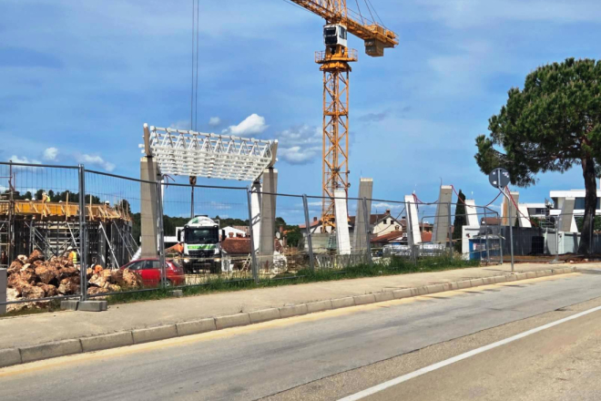 Novi rovinjski autobusni kolodvor dobiva obrise: Počela montaža krovne konstrukcije perona