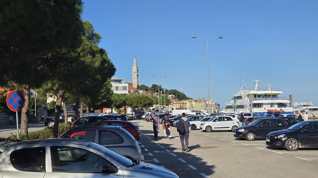Rovinj: Pijan izazvao prometnu nesreću na parkiralištu, zaradio kaznu i zabranu vožnje