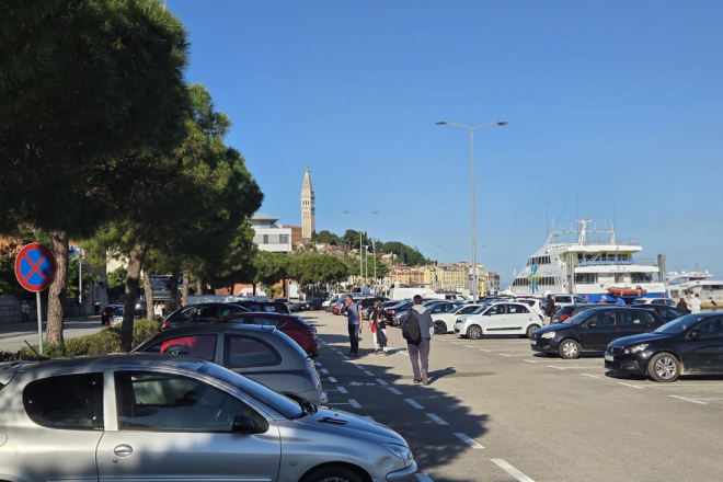 Rovinj: Pijan izazvao prometnu nesreću na parkiralištu, zaradio kaznu i zabranu vožnje