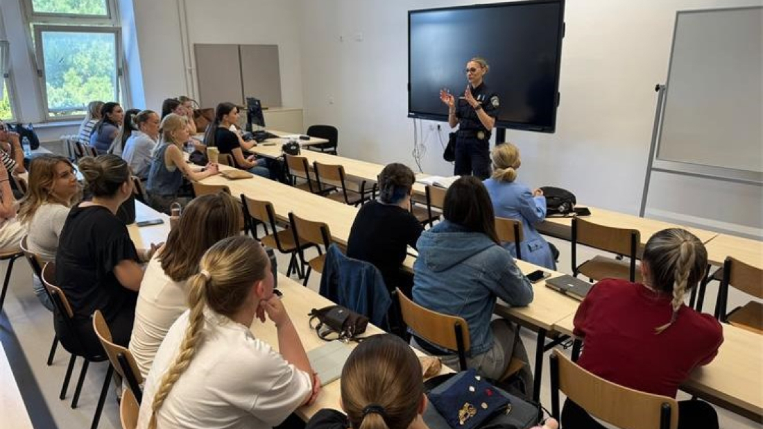 Budući odgojitelji i učitelji u Puli učili kako djecu educirati o sigurnoj vožnji romobila