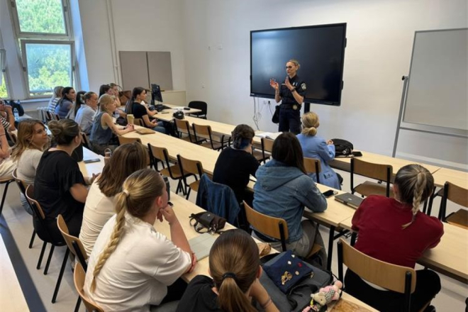 Budući odgojitelji i učitelji u Puli učili kako djecu educirati o sigurnoj vožnji romobila